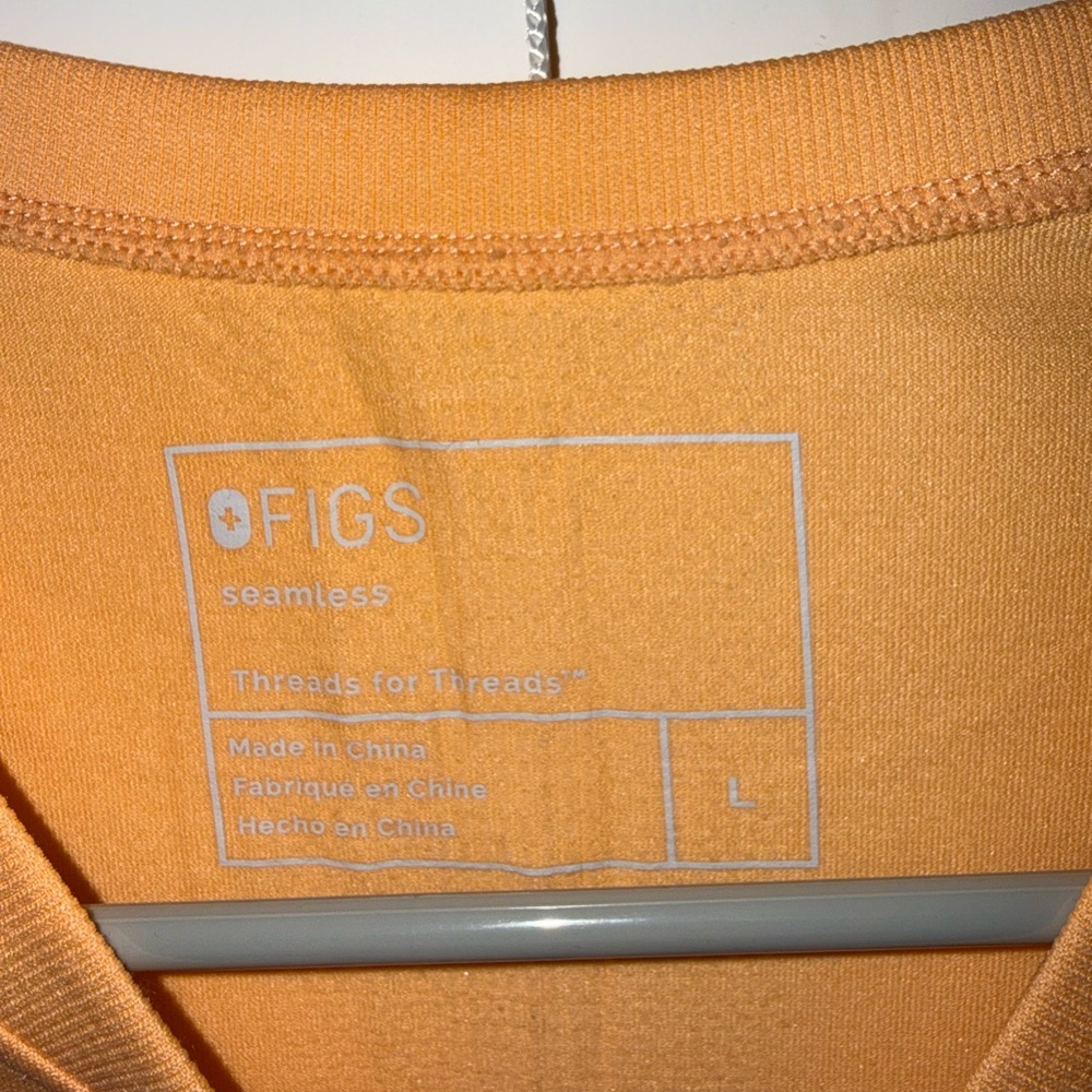 Figs Seamless Top in Vibrant ombré Orange - Picture 2 of 3
